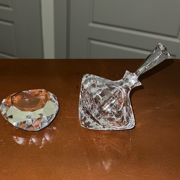 Crystal Tilted Diamond Shaped Bottle with Stopper & Heart Shaped Paperweight 💠 - Picture 11 of 11